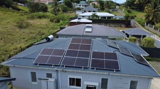 Vue drone du chantier solaire de Petit-Bourg en Guadeloupe, installation de 12 kWc